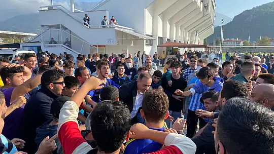 Fethiyespor taraftarından sevgi gösterisi