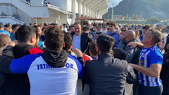 Fethiyespor taraftarından sevgi gösterisi