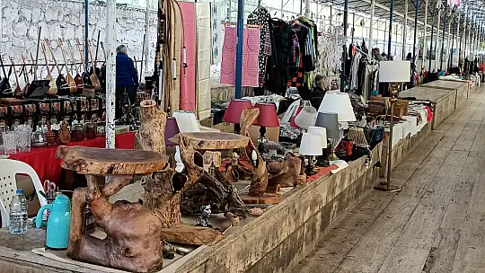Antika meraklıları salı pazarında buluştu