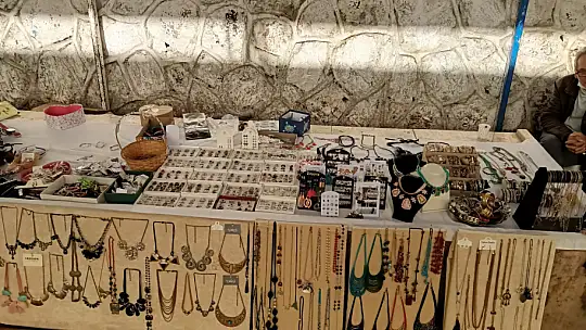 Antika meraklıları salı pazarında buluştu