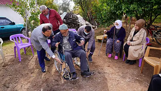 Seydikemer Belediyesi'nden Engelli Vatandaşa Tekerlekli Sandalye Sürprizi
