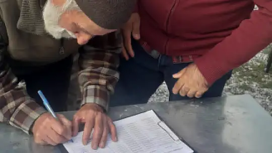 Seydikemerli Arıcılara Arı Keki ve Arı Yemi Bağışlandı