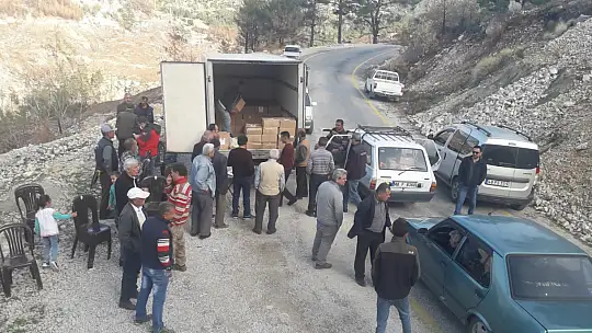 Seydikemerli Arıcılara Arı Keki ve Arı Yemi Bağışlandı