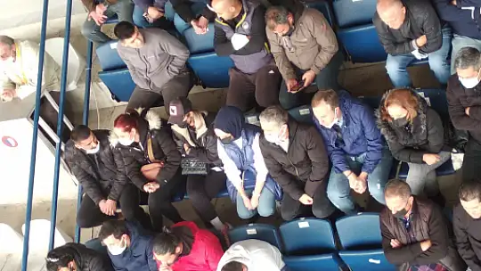 Fethiyespor Taraftarı Yağmurda da Susmadı