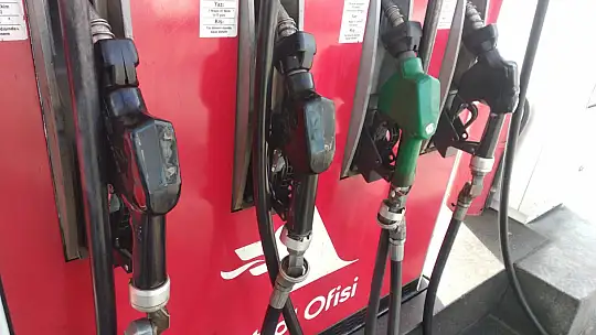 Benzin ve motorin 13 Lirayı geçti
