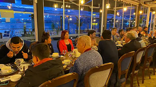 EMRAH DOĞU'DAN İFTAR YEMEĞİ