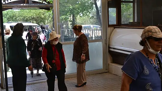 Huzurevi Sakinleri Anneler Günü'nü Kutladı