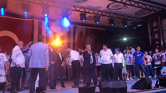 Şimşekler Kupayı Beşkaza'da Kaldırdı