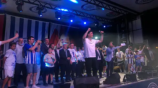 Şimşekler Kupayı Beşkaza'da Kaldırdı