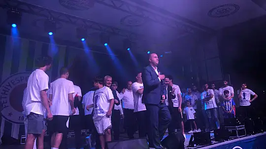 Şimşekler Kupayı Beşkaza'da Kaldırdı