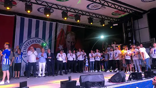 Şimşekler Kupayı Beşkaza'da Kaldırdı