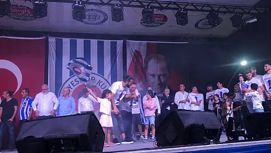 Şimşekler Kupayı Beşkaza'da Kaldırdı