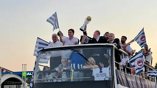 Şimşekler Kupayı Beşkaza'da Kaldırdı