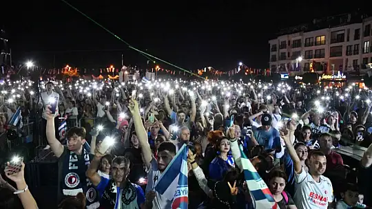 Şimşekler Kupayı Beşkaza'da Kaldırdı