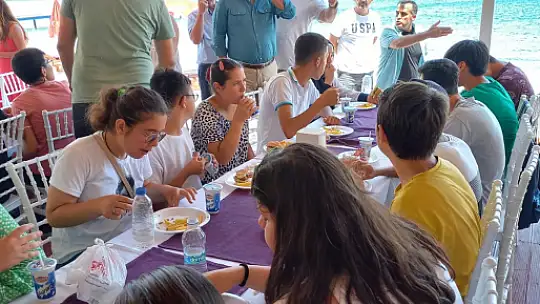 Özel Öğrencilerden 'Hosgeldin Yaz' Partisi