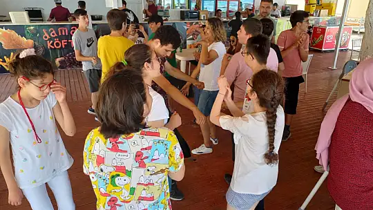 Özel Öğrencilerden 'Hosgeldin Yaz' Partisi