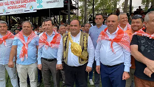 BAYRAM ÖNDER AKDENİZLİ ÜÇÜNCÜ KEZ GÜREŞ AĞASI OLDU