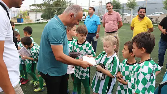 MUĞLASPOR YAZ FUTBOL OKULU'NUN MEZUNİYET TÖRENİ YAPILDI