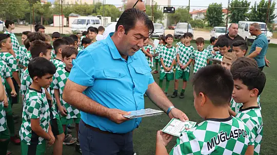 MUĞLASPOR YAZ FUTBOL OKULU'NUN MEZUNİYET TÖRENİ YAPILDI