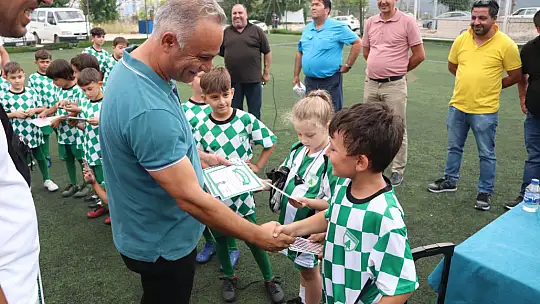 MUĞLASPOR YAZ FUTBOL OKULU'NUN MEZUNİYET TÖRENİ YAPILDI