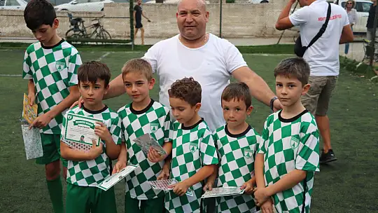 MUĞLASPOR YAZ FUTBOL OKULU'NUN MEZUNİYET TÖRENİ YAPILDI