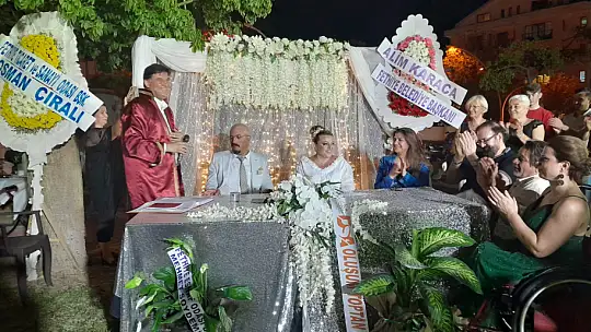 NİKAHI BAŞKAN KARACA KIYDI