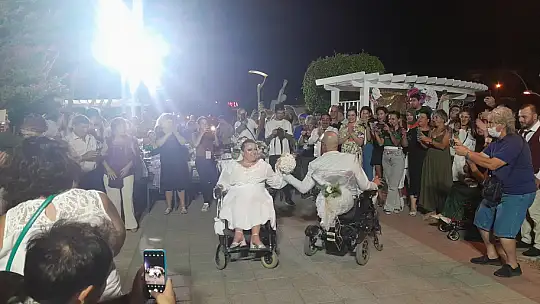 NİKAHI BAŞKAN KARACA KIYDI