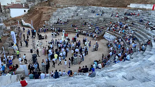 DÜNDAR, '7-8 YILDIR ANTİK TİYATRO KULLANILAMIYORDU'