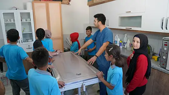 KERMESTEN ELDE ETTİKLERİ GELİRİ SOKAK HAYVANLARI İÇİN HARCADILAR