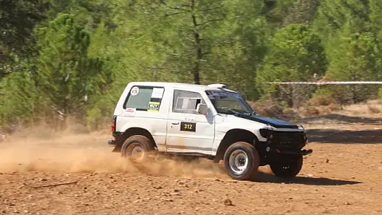 OFF ROAD YARIŞLARI NEFES KESTİ
