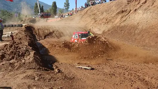 OFF ROAD YARIŞLARI NEFES KESTİ