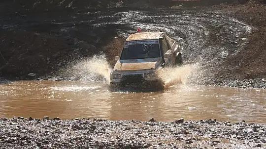 OFF ROAD YARIŞLARI NEFES KESTİ