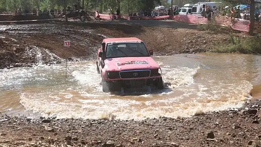 OFF ROAD YARIŞLARI NEFES KESTİ
