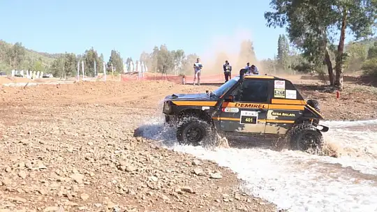OFF ROAD YARIŞLARI NEFES KESTİ