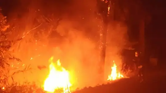 DEREYE UÇAN ARAÇ YANDI, SÜRÜCÜ HAYATINI KAYBETTİ