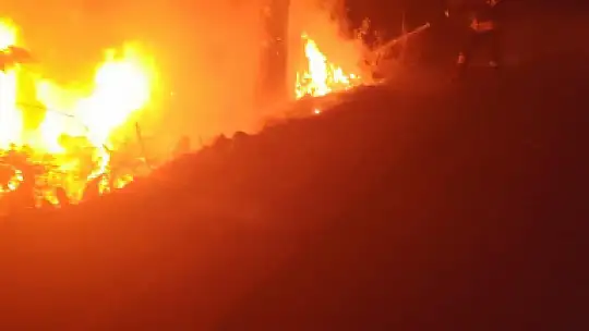 DEREYE UÇAN ARAÇ YANDI, SÜRÜCÜ HAYATINI KAYBETTİ