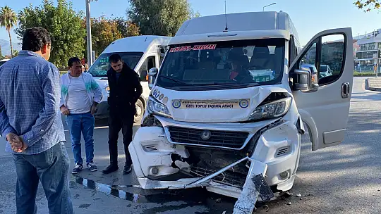 KAMYONET YARIŞ MOTORUNUN ÜZERİNE DEVRİLDİ