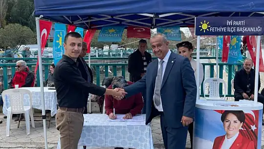 İYİ PARTİ YÖNETİMİ, SALI PAZARINDA VATANDAŞLA BULUŞTU