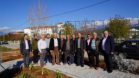 SEYDİKEMER BELEDİYESİ SERADA ÜRETTİĞİ ÇİÇEKLERLE PARKI SÜSLEDİ