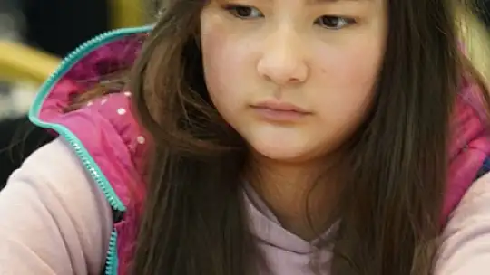 12 YAŞINDAKİ DEFNE, SATRANÇTA FETHİYE'YE DERECE GETİRDİ