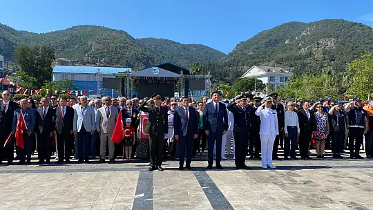 19 Mayıs, Beşkaza Meydanı'nda çelenk sunma töreni ile gerçekleştirildi