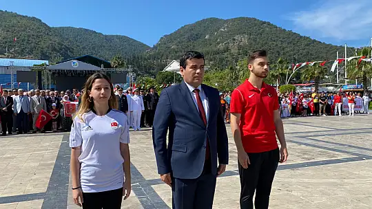 19 Mayıs, Beşkaza Meydanı'nda çelenk sunma töreni ile gerçekleştirildi