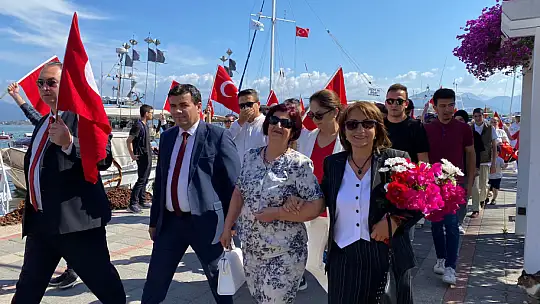 19 Mayıs, Beşkaza Meydanı'nda çelenk sunma töreni ile gerçekleştirildi