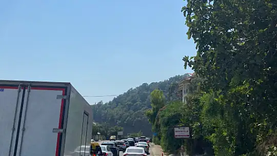 Ölüdeniz Yolunda Trafik Kilitlendi