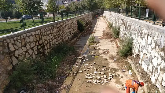 2 Traktör Dolusu Çöp Ve Atık Toplandı
