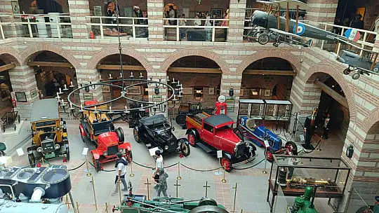 Öğrenciler Ata'nın huzuruna çıktı