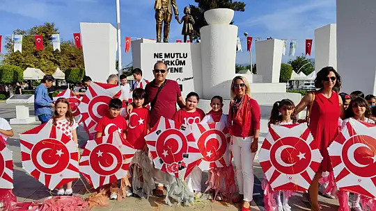 Cumhuriyetin 100.Yılına Özel 100 Uçurtma Uçurdular