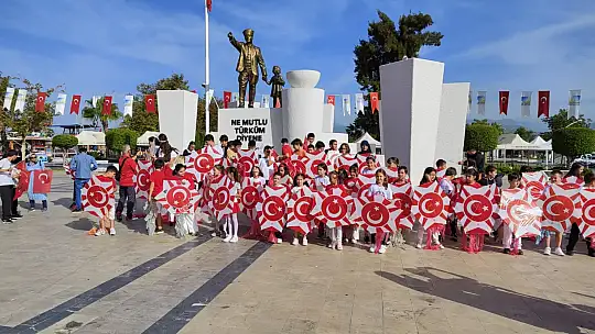 Cumhuriyetin 100.Yılına Özel 100 Uçurtma Uçurdular