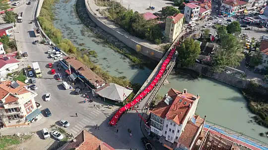 100 Metre Uzunluğundaki Türk Bayrağı, Seydikemer'in Sokaklarını Süsledi