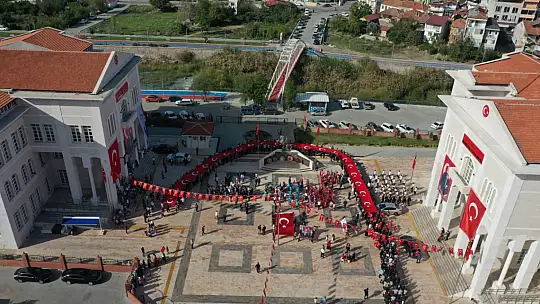100 Metre Uzunluğundaki Türk Bayrağı, Seydikemer'in Sokaklarını Süsledi